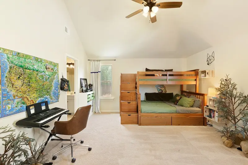 stylish teen bedroom