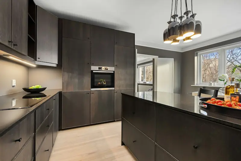 Black Kitchen Cabinets